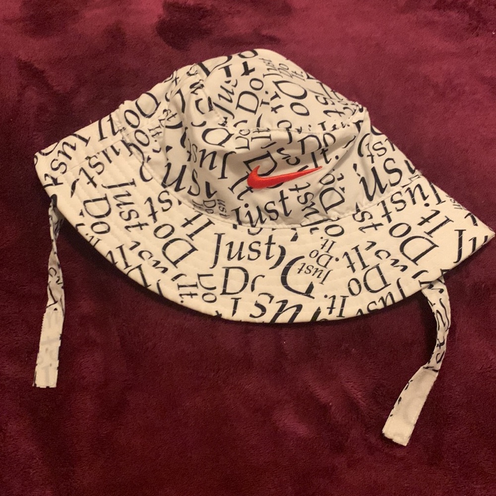 Nike Bucket Hat